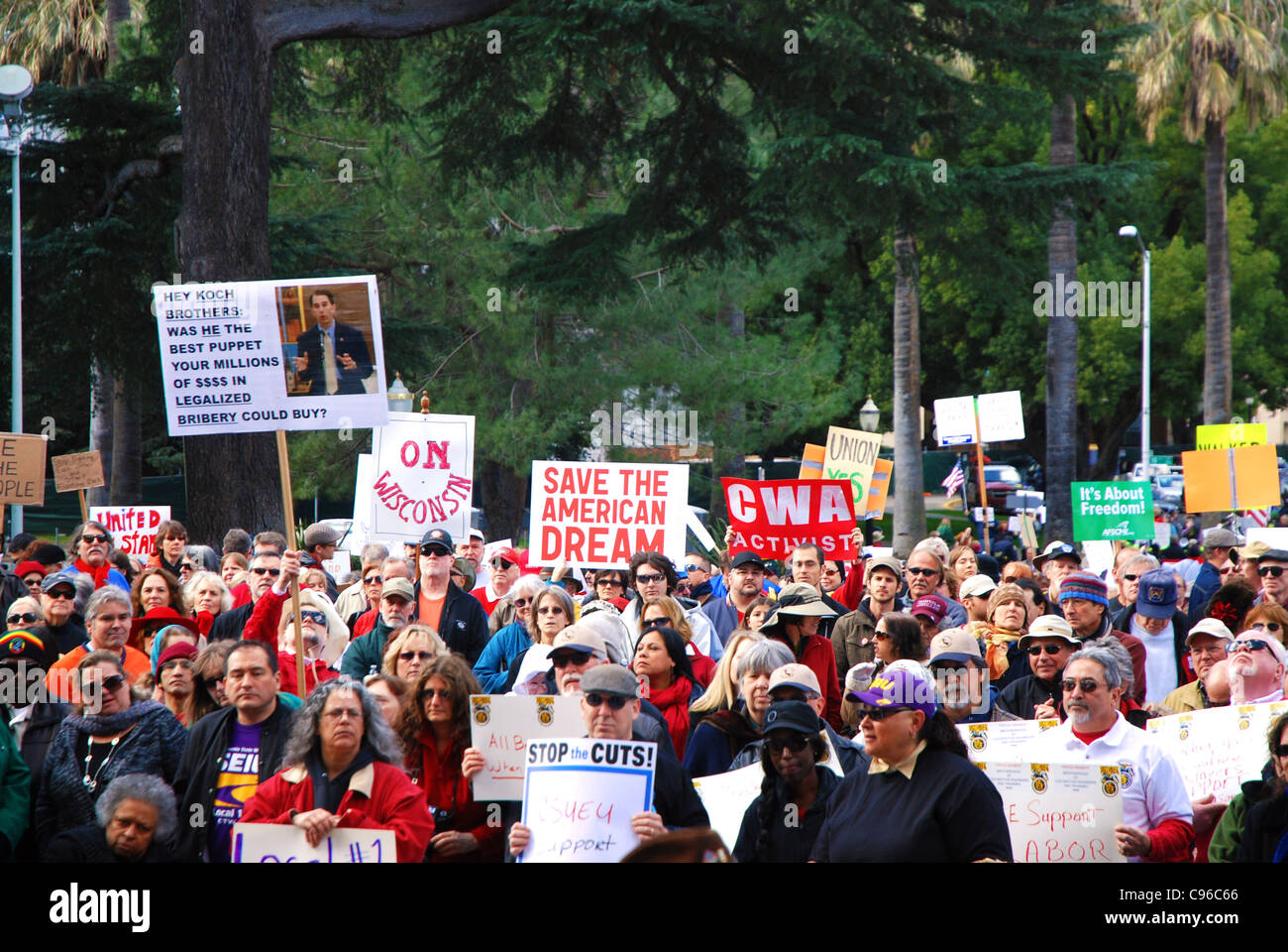 Union du travail les supporters affluent au California State Capitol au 'pour sauver le rêve américain" Banque D'Images