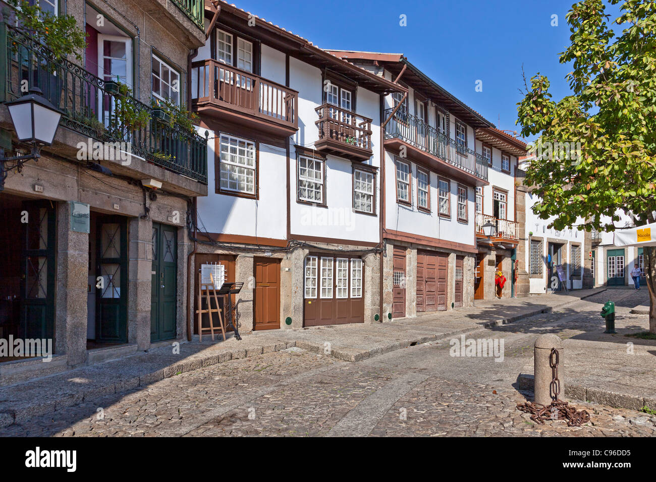 Santiago place médiévale (également connu sous le nom de Sao Tiago ou Sao Thiago) dans le centre historique de Guimaraes, Portugal. Patrimoine mondial Banque D'Images