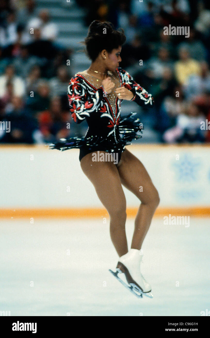 Debi Thomas effectuer un saut aux 1988 Jeux Olympiques d'hiver. Banque D'Images