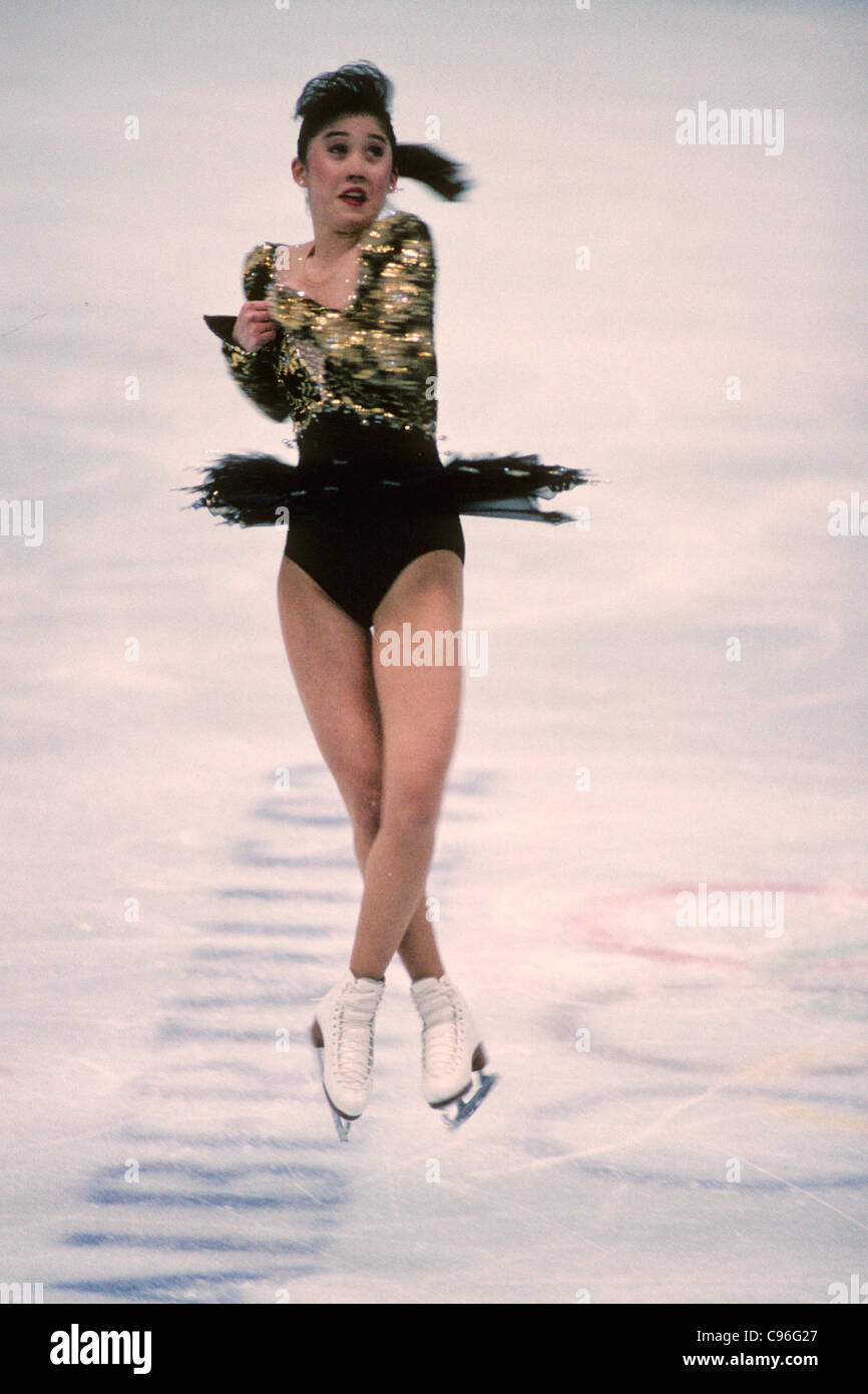 Kristi Yamaguchi effectuer un saut au 1992 Jeux Olympiques d'hiver. Banque D'Images