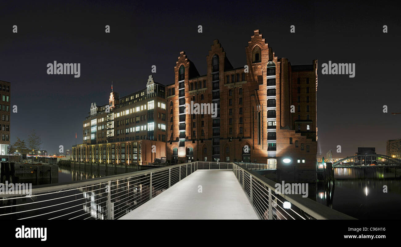 L'International Maritime Museum de nuit, quartier Hafencity, Hambourg, Allemagne, Europe Banque D'Images