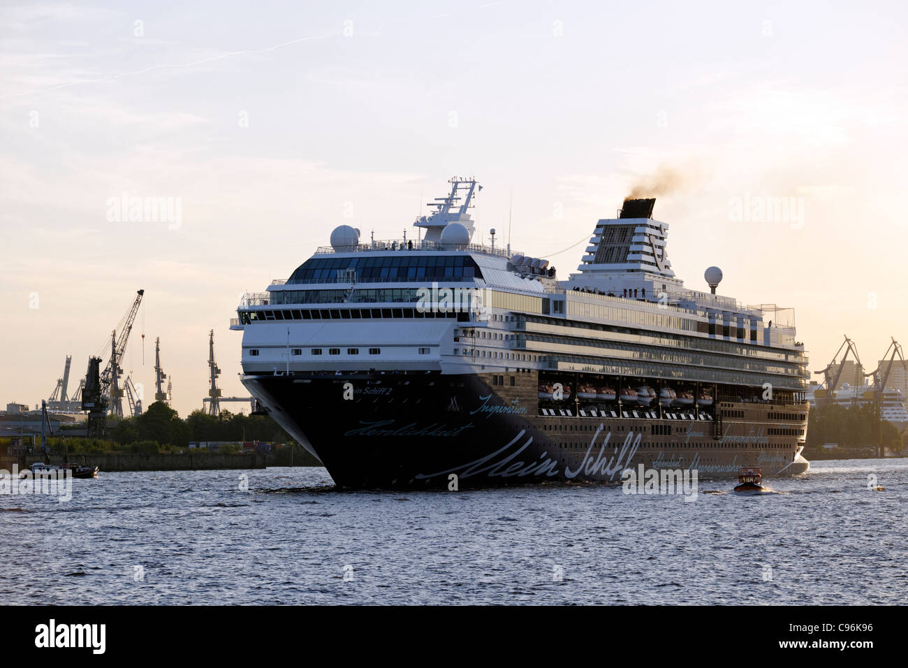 Bateau de croisière Mein Schiff 2, dans le port de Hambourg, Hambourg, Allemagne, Europe Banque D'Images