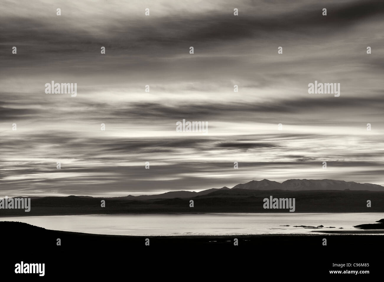 Coucher de soleil sur Monoo Lake, Californie Banque D'Images