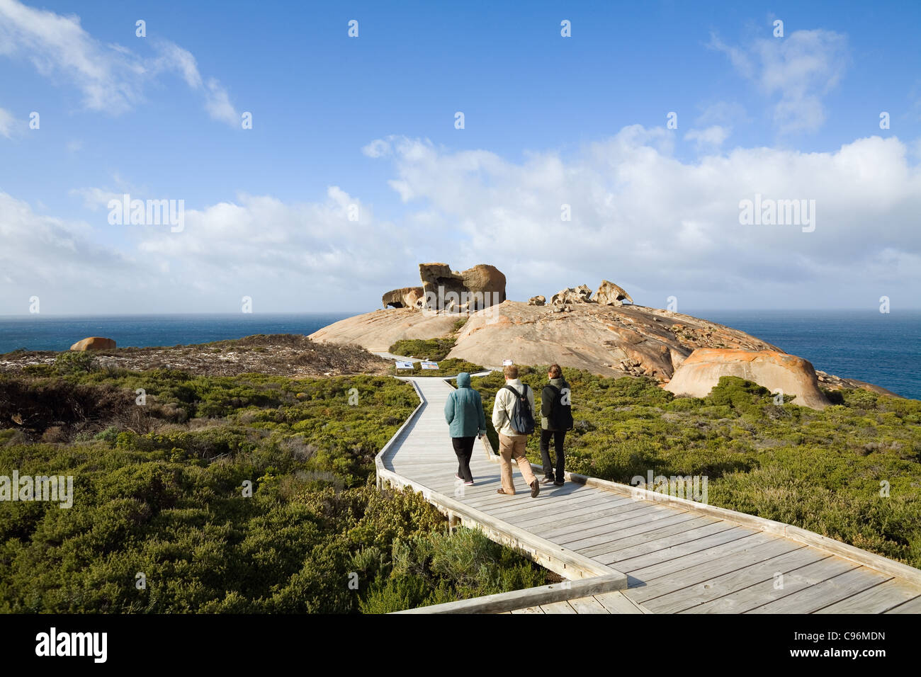 Boardwalk menant à Remarkable Rocks sur la côte sud de l'île kangourou en Australie méridionale, Australie Banque D'Images