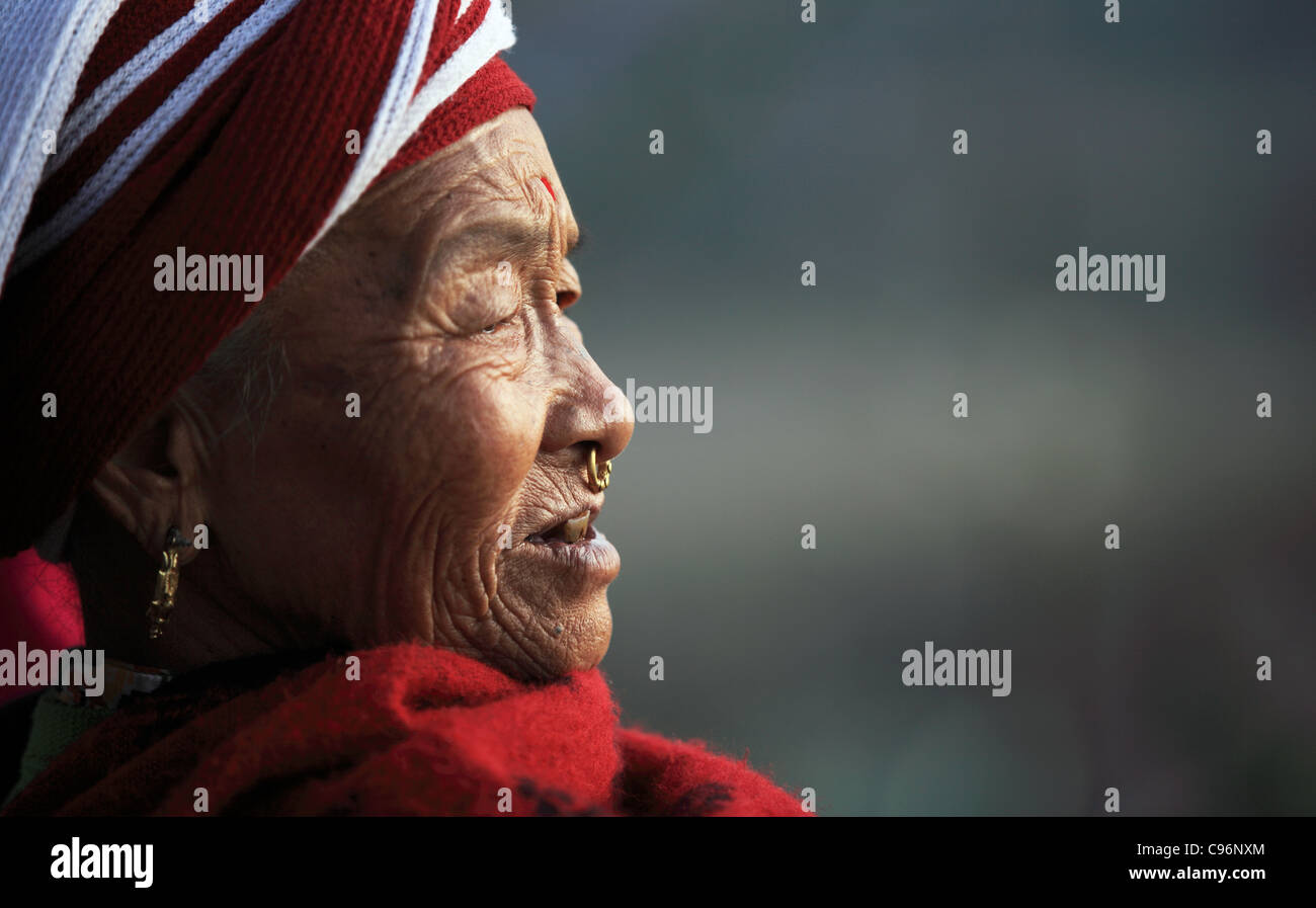 Vieille Femme tribal Népal Banque D'Images