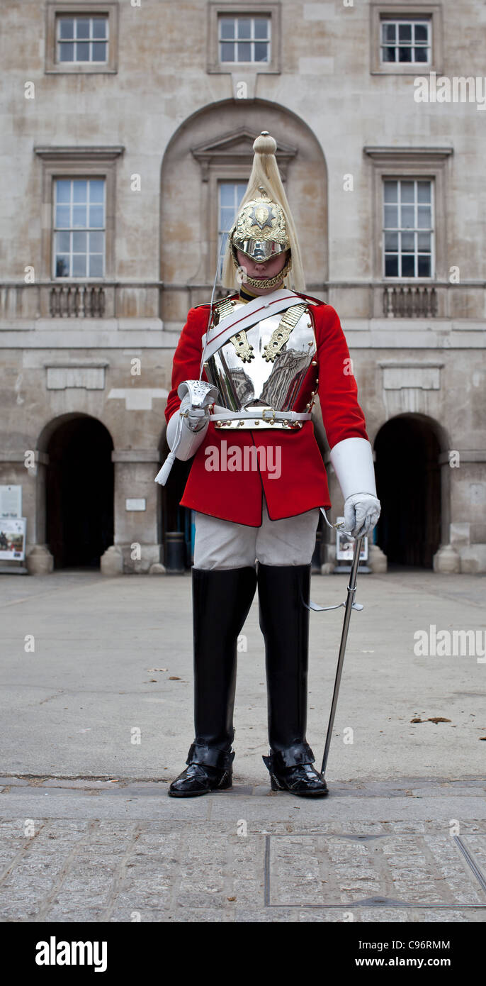 La vie de Queen's Guard soldat en service à Horse Guards Parade, Londres Banque D'Images