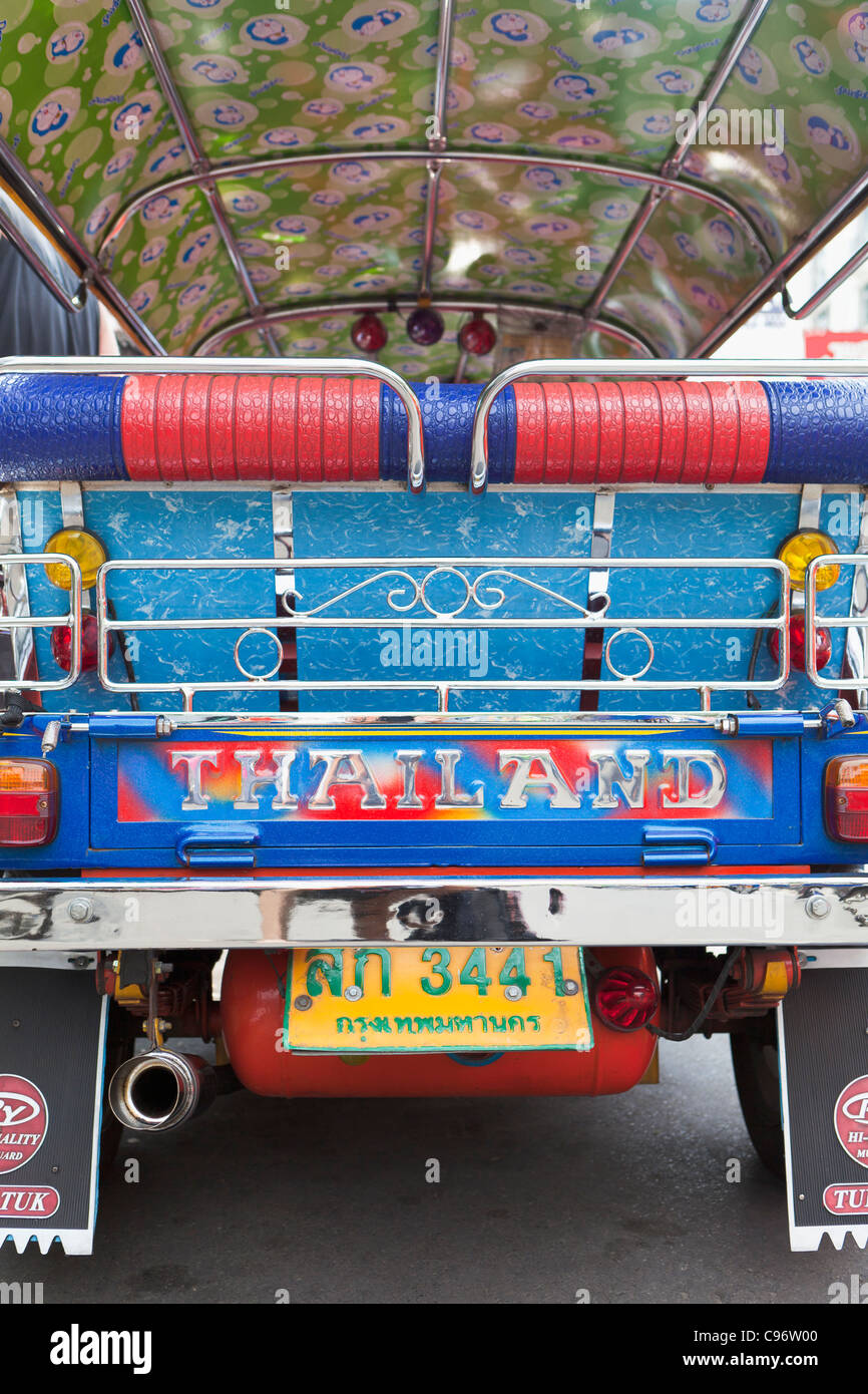 Tuk Tuk panneau arrière avec 'Thaïlande' écrit, Bangkok, Thaïlande Banque D'Images