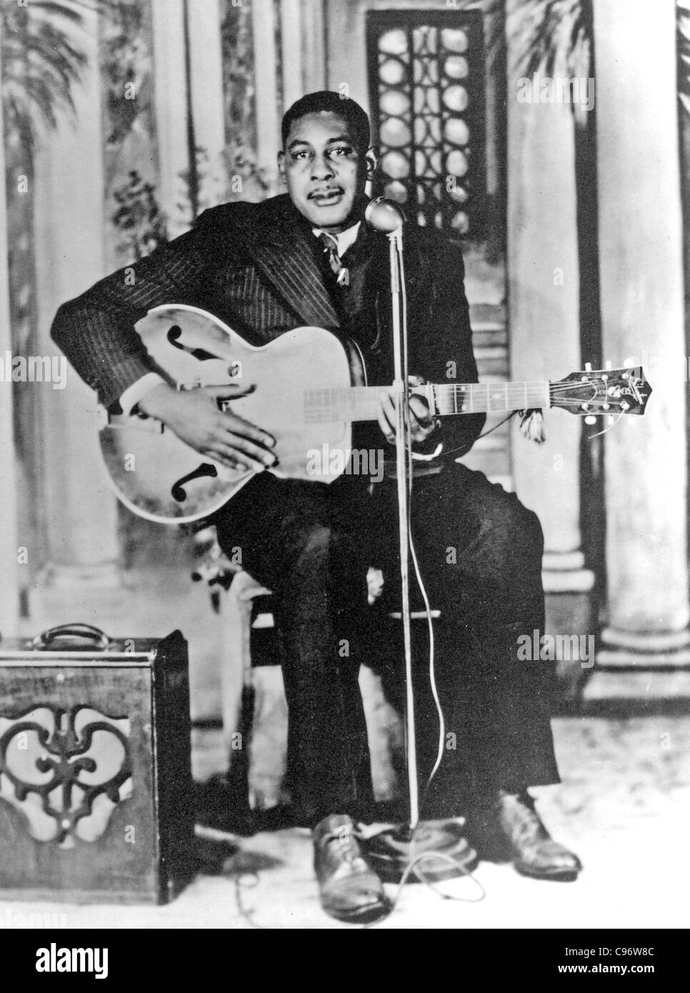 ARTHUR CRUDUP (1905-1974) musicien de blues américain Banque D'Images
