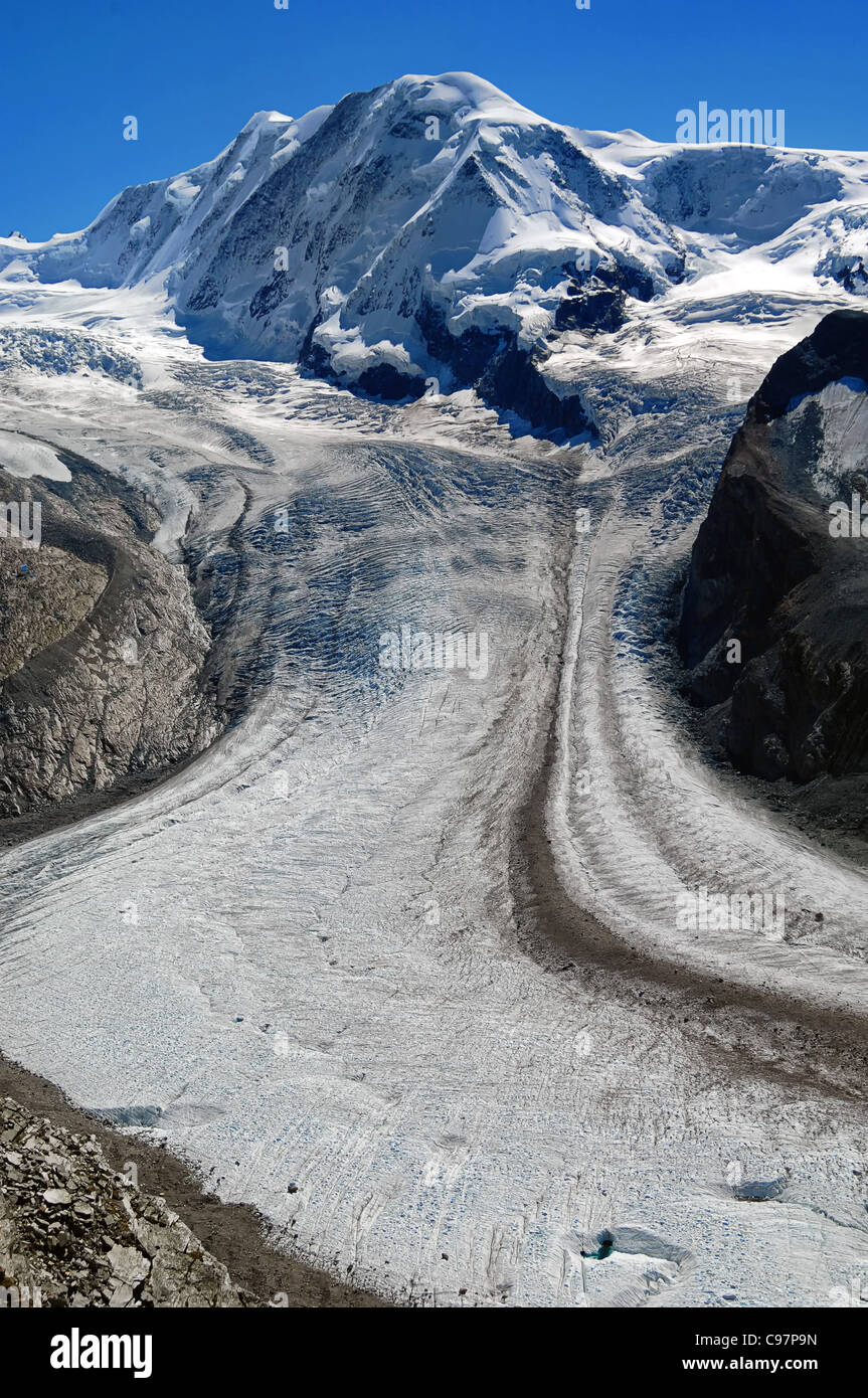 Les glaciers au-dessus du village alpin de Zermatt dans le canton du Valais, Suisse Banque D'Images