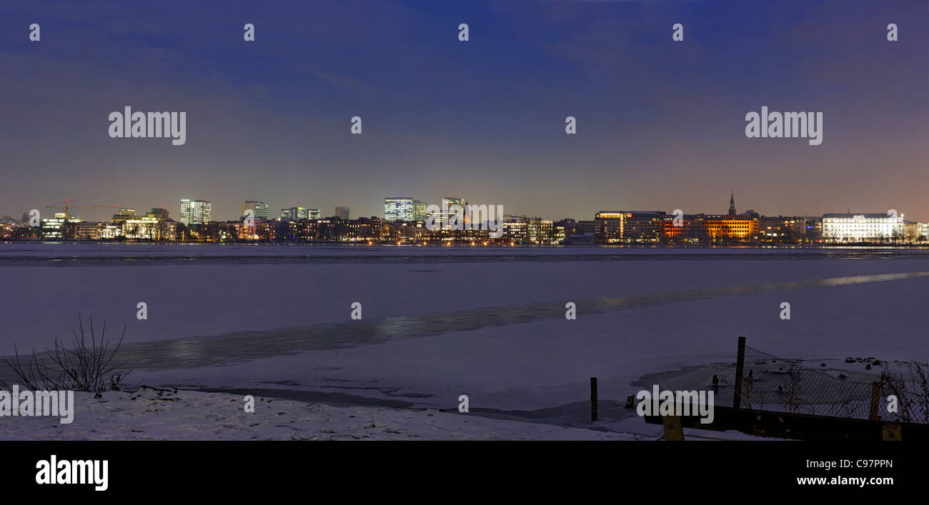 Panorama, hiver, lac Alster extérieur Winterhude, district, ville hanséatique de Hambourg, Allemagne, Europe Banque D'Images