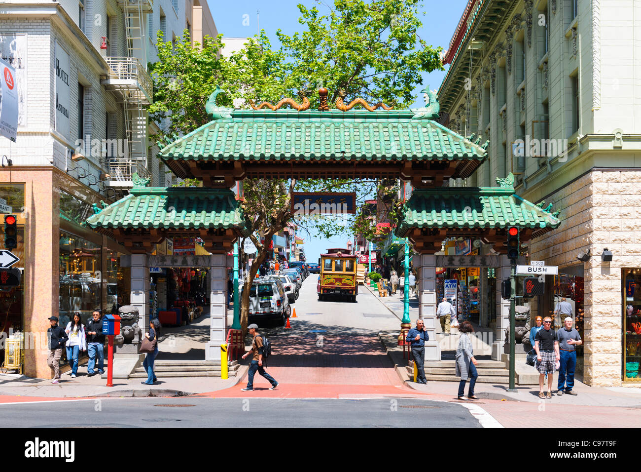 La Porte de Cérémonie Chinatown, San Francisco Banque D'Images