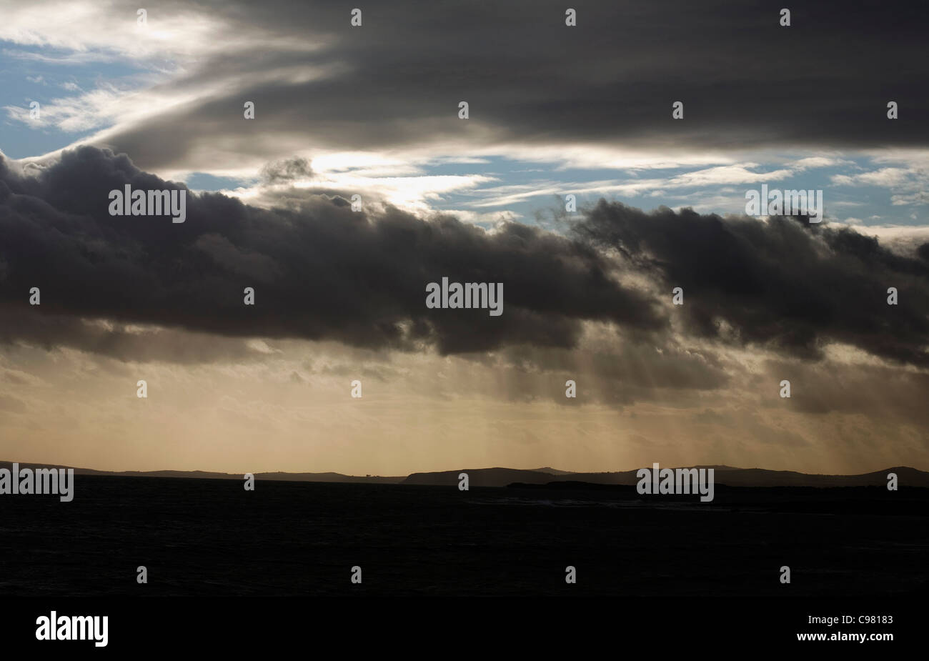 Cloudscape Tremadog Bay menant à la baie de Cardigan Harlech Gwynedd au Pays de Galles Banque D'Images