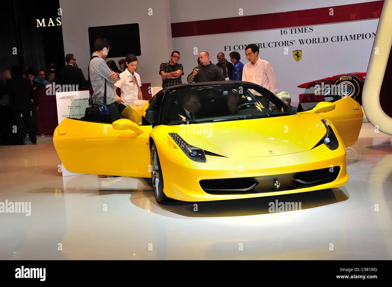 Ferrari jaune. Banque D'Images