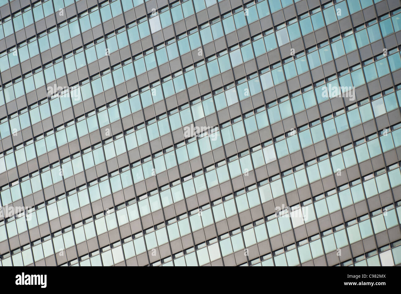 Un gros plan du profil de windows City Tower, Manchester Piccadilly. Banque D'Images