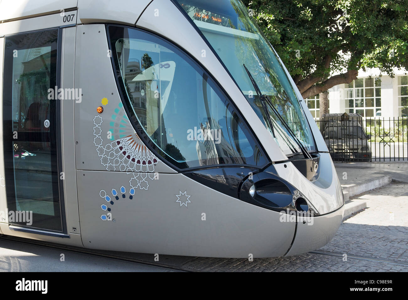 Tramway sur les rues de la capitale marocaine de Rabat. Le Tram Banque D'Images