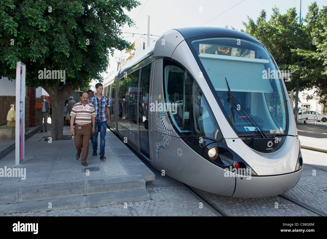 Tramway sur les rues de la capitale marocaine de Rabat. Le Tram Banque D'Images
