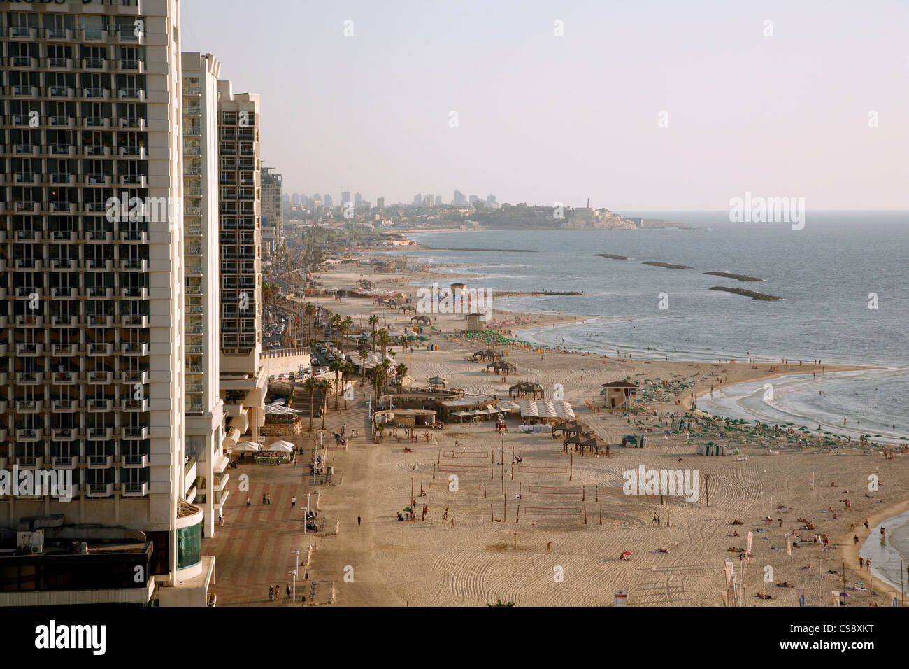 Vue sur l'horizon et de plages de Tel Aviv, Israël. Banque D'Images