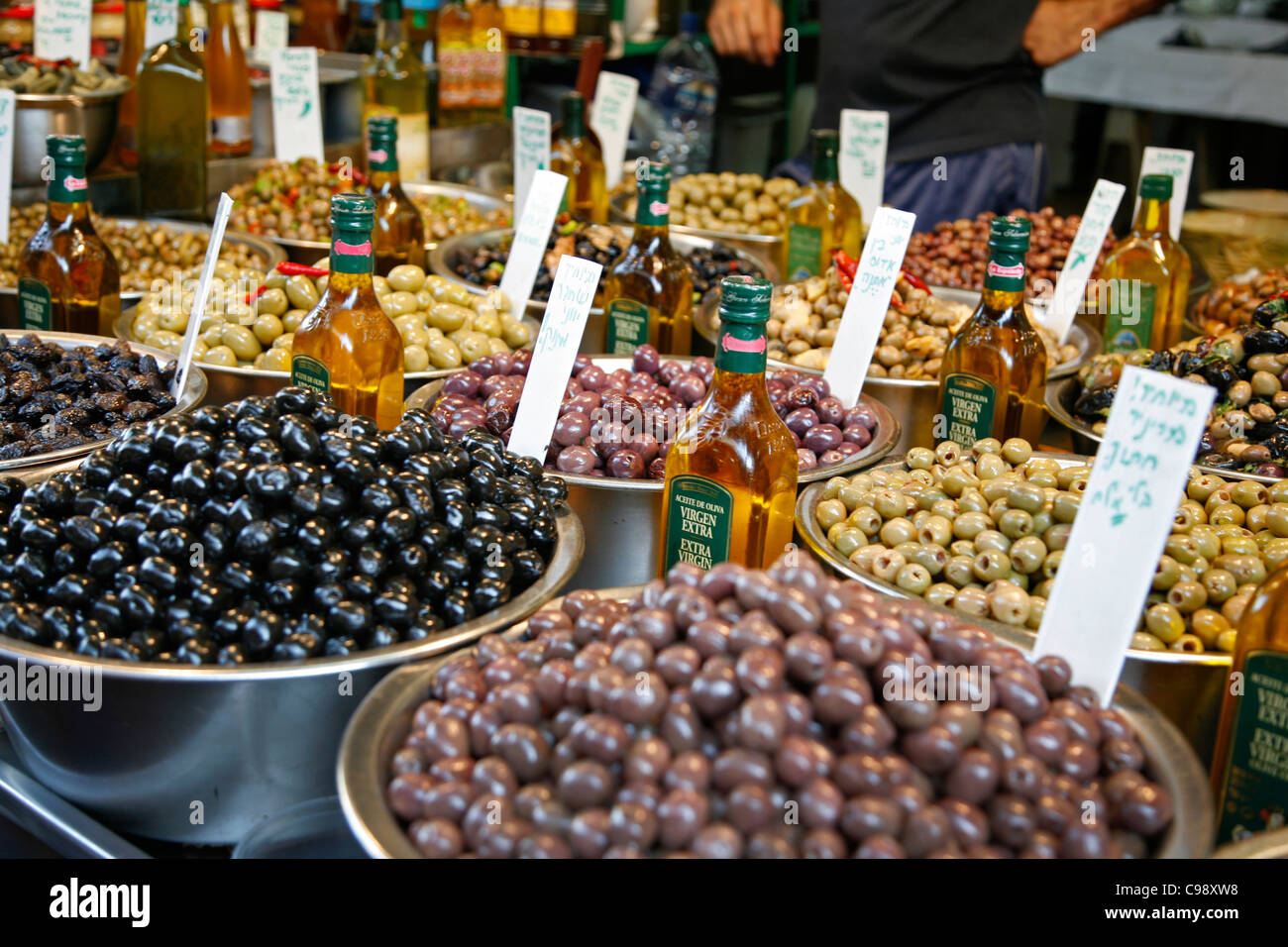 Blocage des olives, Shuk marché HaCarmel, Tel Aviv, Israël. Banque D'Images