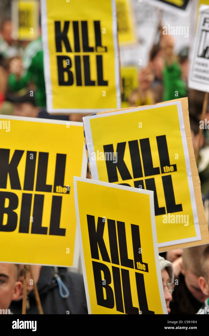 Celtic Glasgow en protestation contre les partisans du SNP a proposé au comportement offensif et Communications menaçant de Football Banque D'Images