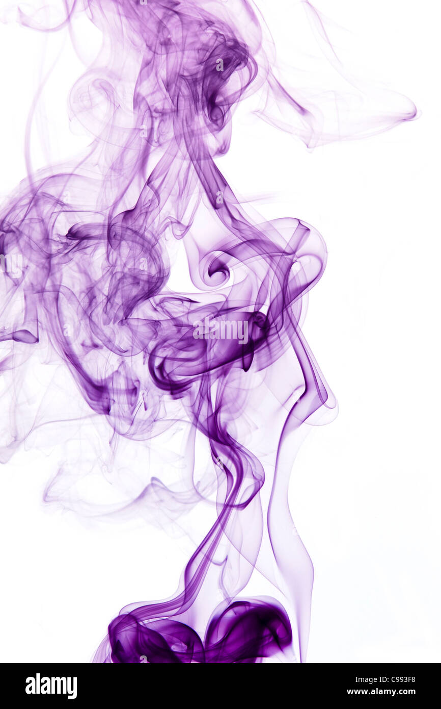 Abstract photo montrant un peu de violette en fumée blanc retour Banque D'Images