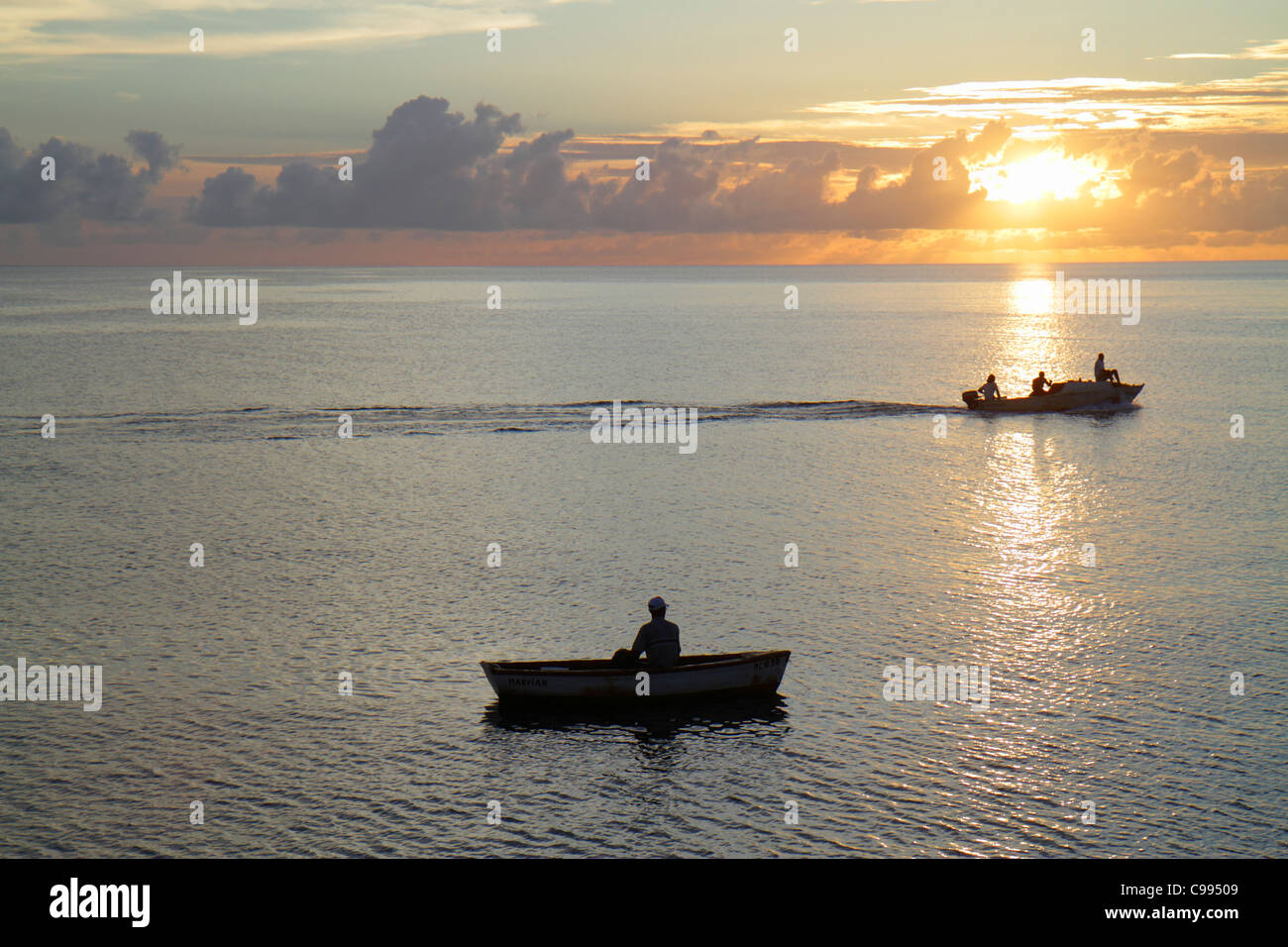 Curaçao,pays-Bas Lesse Leeward Antilles,ABC Islands,Dutch,Piscadera Bay Water,Caribbean Sea rowboat,man men male adulte adultes,coucher de soleil,calme oc Banque D'Images