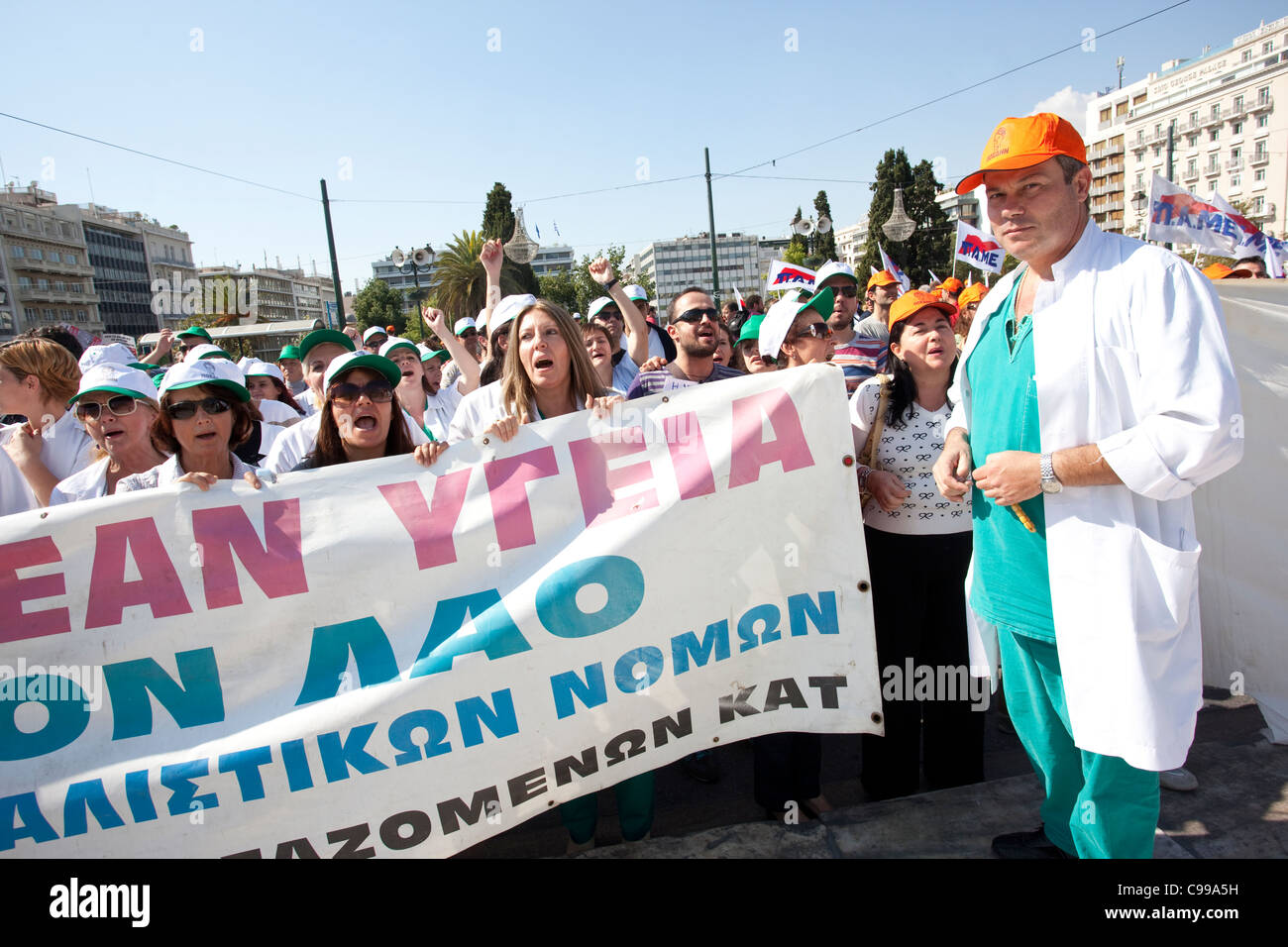 Les médecins et infirmières demonstarting grec sur la place Syntagma à Athènes. Photo:Jeff Gilbert Banque D'Images