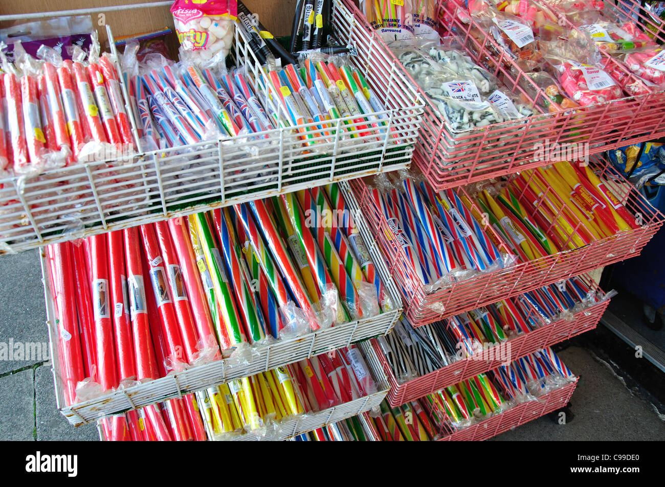 Rock candy de Southsea à l'extérieur de magasin de souvenirs, Southsea, Portsmouth, Hampshire, Angleterre, Royaume-Uni Banque D'Images