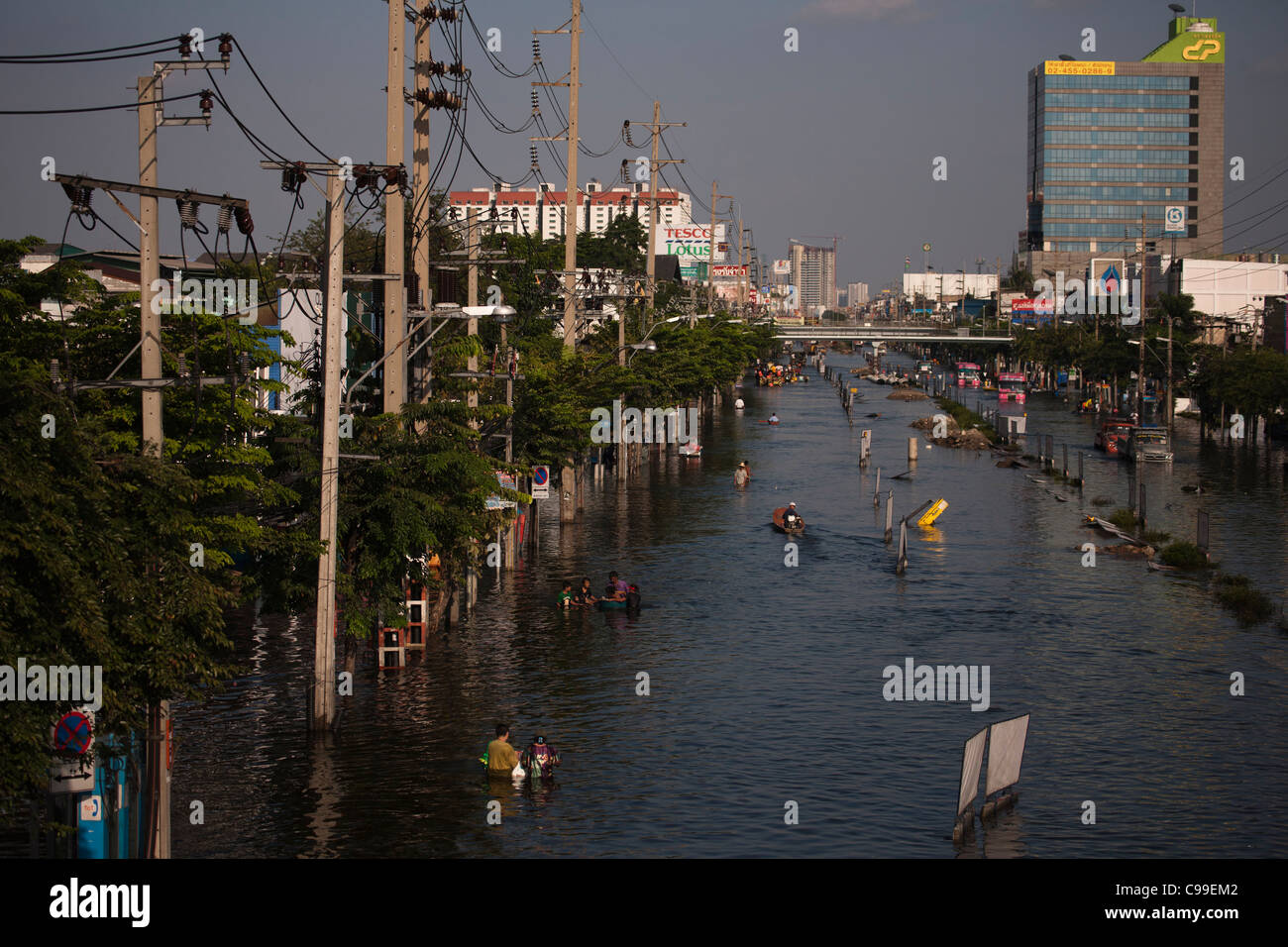 Rue inondée est vu à Bangkok, Thaïlande. Banque D'Images