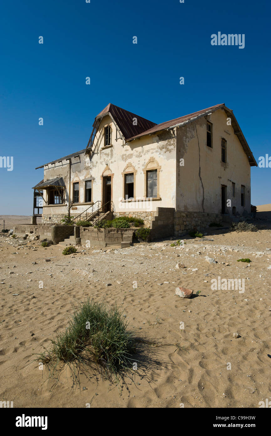 Maison abandonnée à Kolmanskop une ancienne mine de diamants en Namibie Banque D'Images