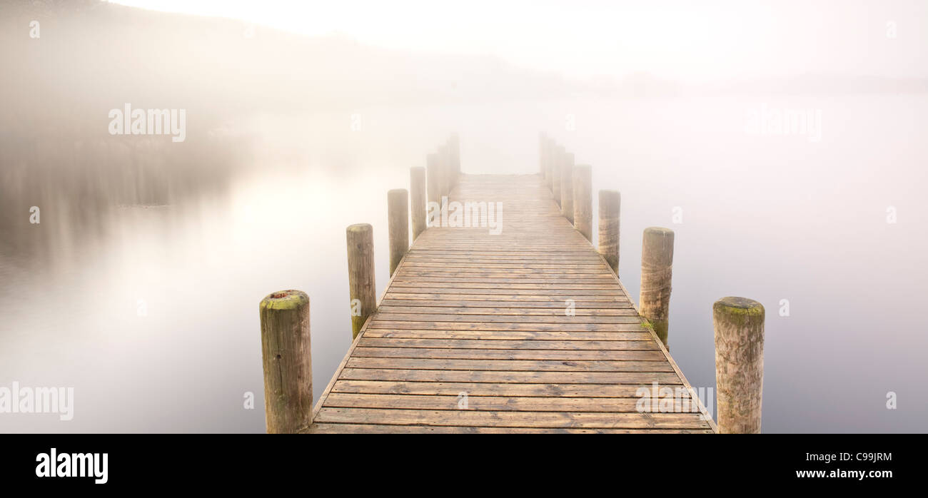 L'atterrissage sur la jetée, Coniston Water Lake District, Cumbria, Angleterre Banque D'Images