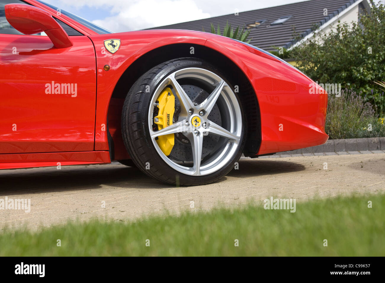 Étrier de frein et de roues en alliage de Ferrari 458 Italia Banque D'Images