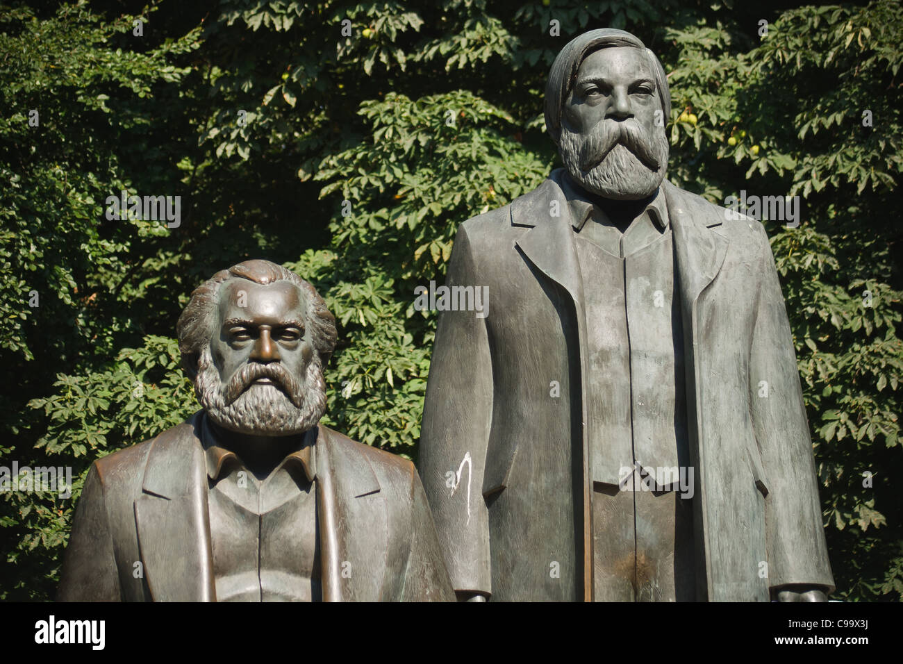 Statue de Marx et Engels. Berlin, Allemagne. Banque D'Images