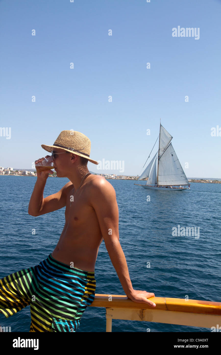 Les jeunes Néerlandais à bord de l'yacht de Mallorca Majorque Espagne Baléares Banque D'Images
