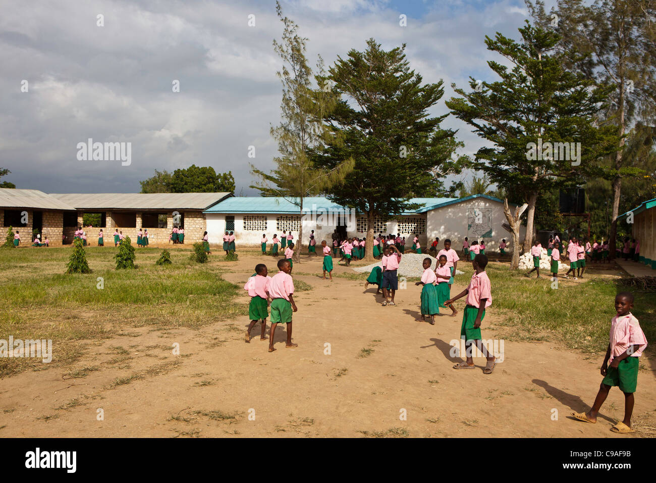Mari Mani école primaire, Mombasa, Kenya. L'école est pris en charge par une organisation, Wema ONG soutenant les enfants vulnérables. Banque D'Images