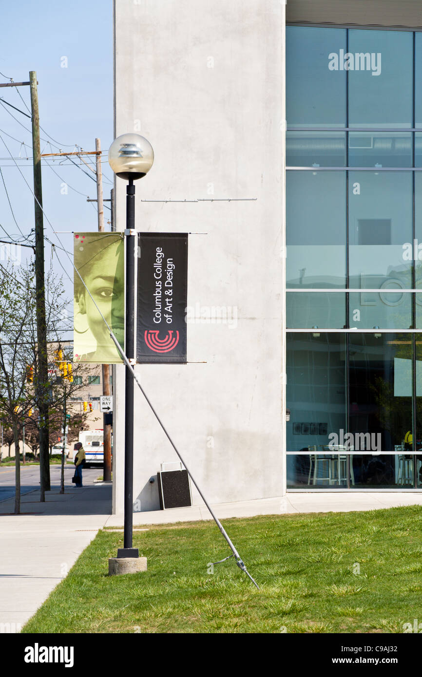 Bannière sur un lampadaire du Columbus College of Art and Design n Columbus, Ohio. Banque D'Images