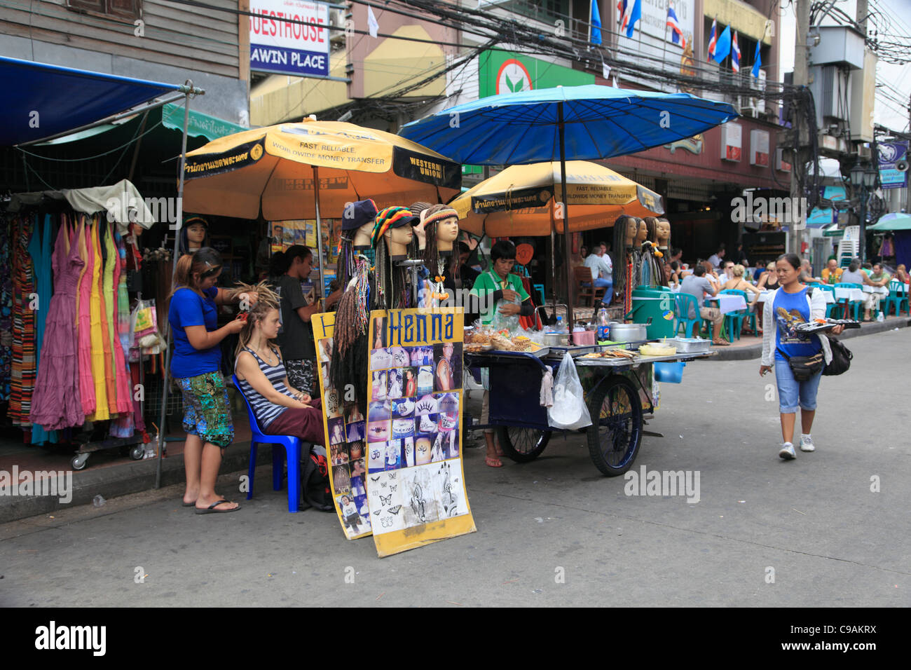 Khao San Road, haven backpacker budget Banglamphu,, Bangkok, Thailande, Asie Banque D'Images