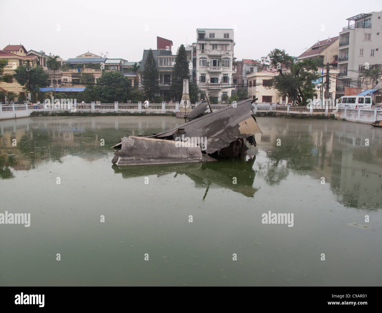 B52 bomber épave dans Huu Tiep lake, Hanoi, Vietnam Banque D'Images
