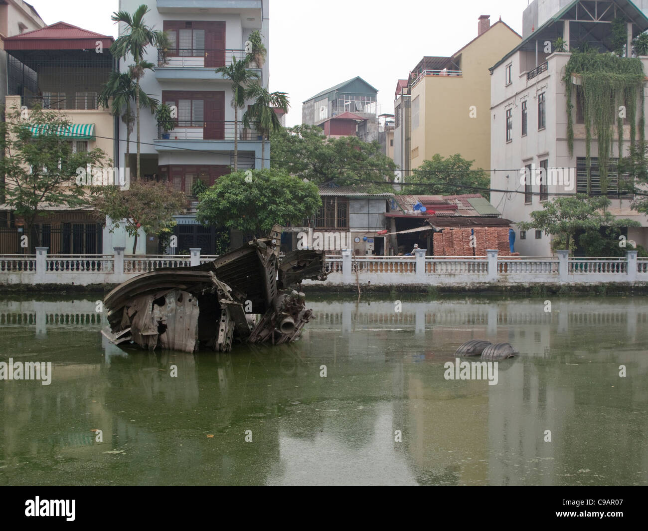 B52 bomber épave dans Huu Tiep lake, Hanoi, Vietnam Banque D'Images