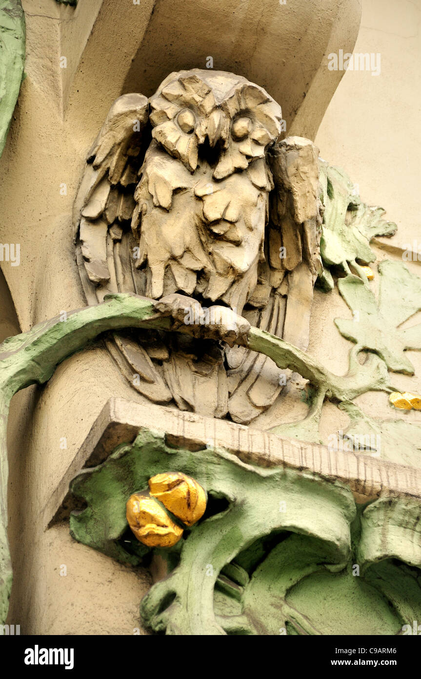 Prague, République tchèque. Détail façade à nábreží Masarykovo 26. Banque D'Images