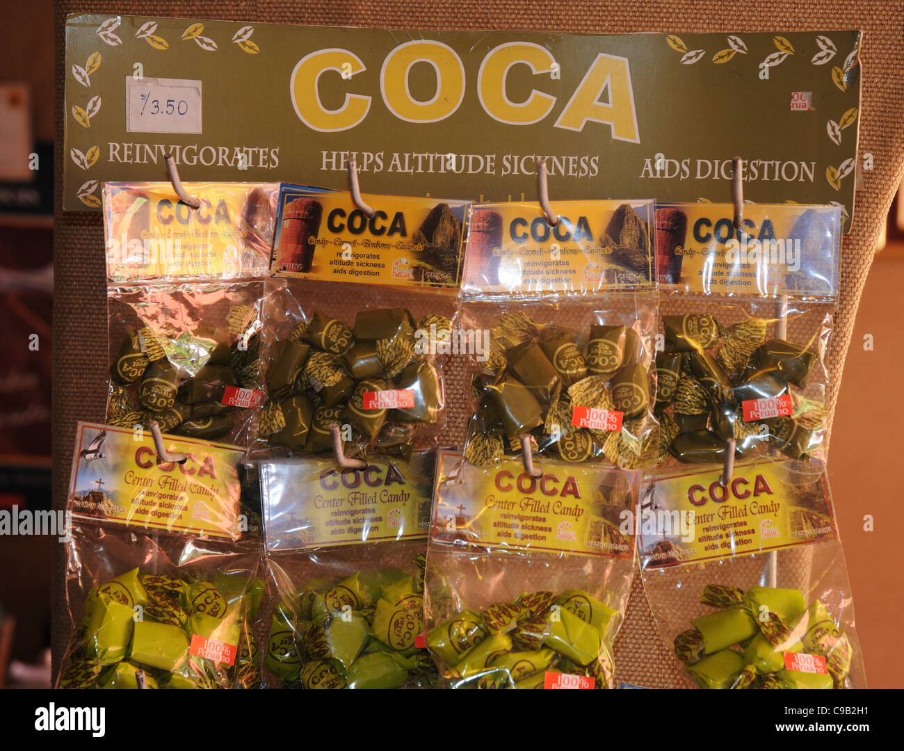 Feuille de Coca bonbons à vendre en Bolivie Photo Stock - Alamy
