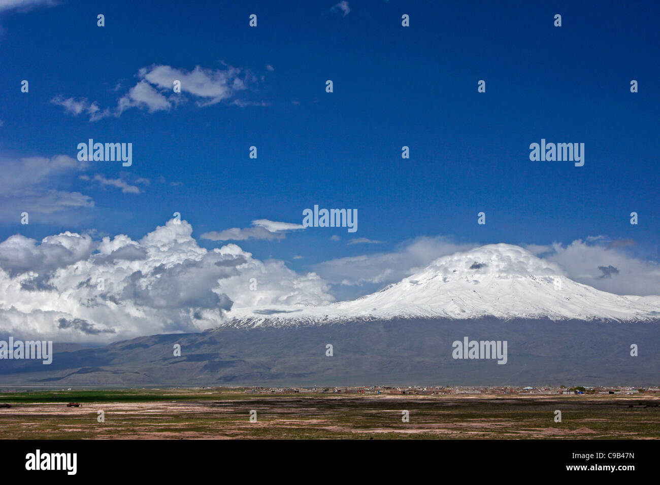 Le mont Ararat, Dogubeyazit, est de l'Anatolie, Turquie Banque D'Images
