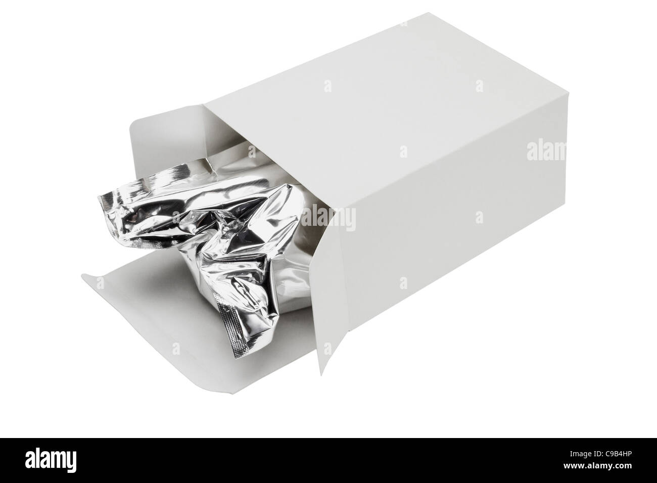 Céréales emballées sous vide sac de papier d'aluminium en boîte sur fond blanc Banque D'Images