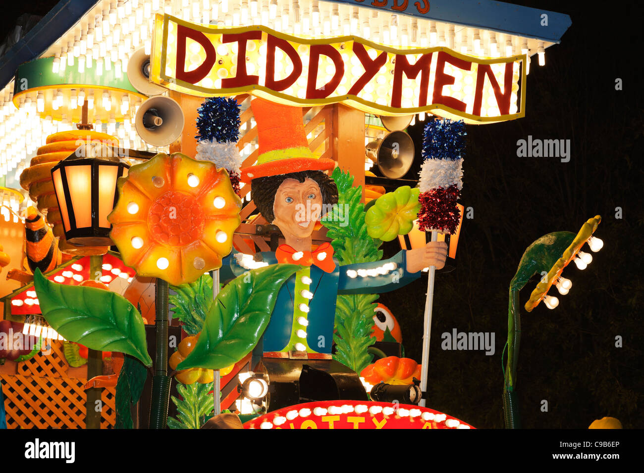 Diddymen (un voyage par Notty Ash) par Junior Club Carnaval Toppers. Banque D'Images