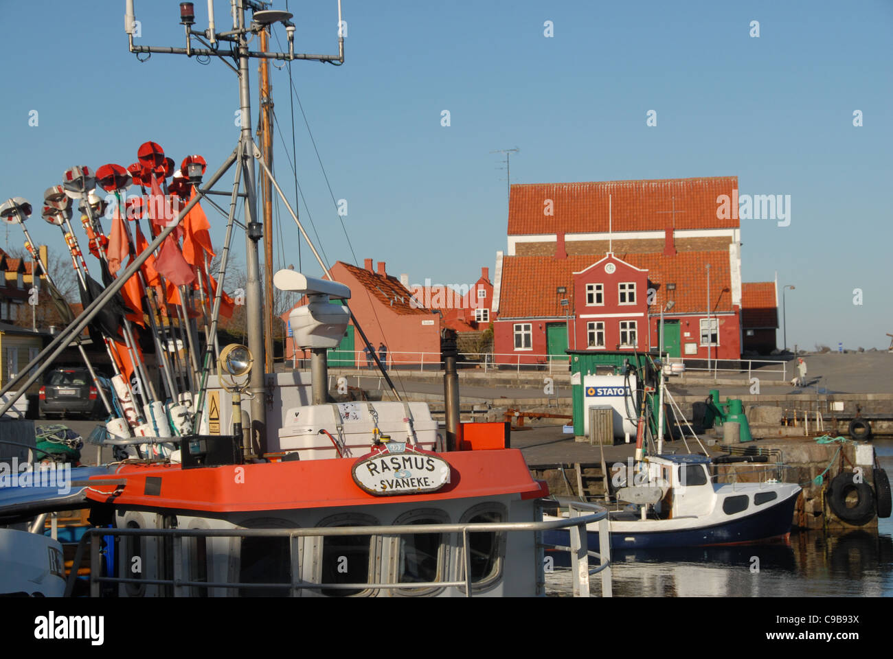 Fisherboats dans le port de Svaneke sur la côte est de l'île de la mer Baltique, le Danemark Bornholm Banque D'Images