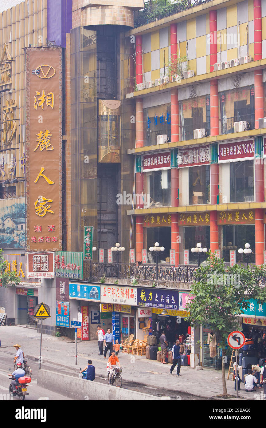 GUANGZHOU, province de Guangdong, Chine - Scène de rue et de bâtiments, dans la ville de Guangzhou. Banque D'Images