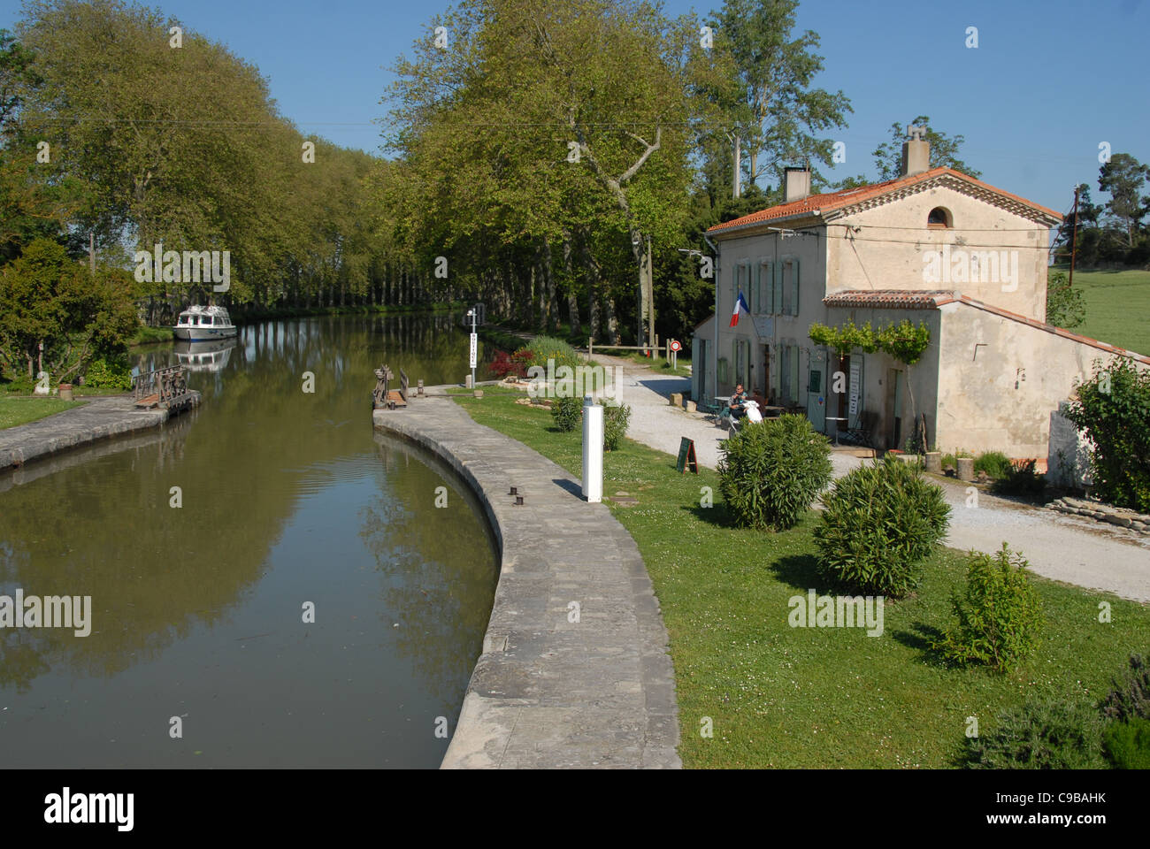 L'écluse Écluse de Peyruque sur le Canal du Midi à proximité de Castelnaudary dans l'Aude, Midi-Pyrénées, France Banque D'Images