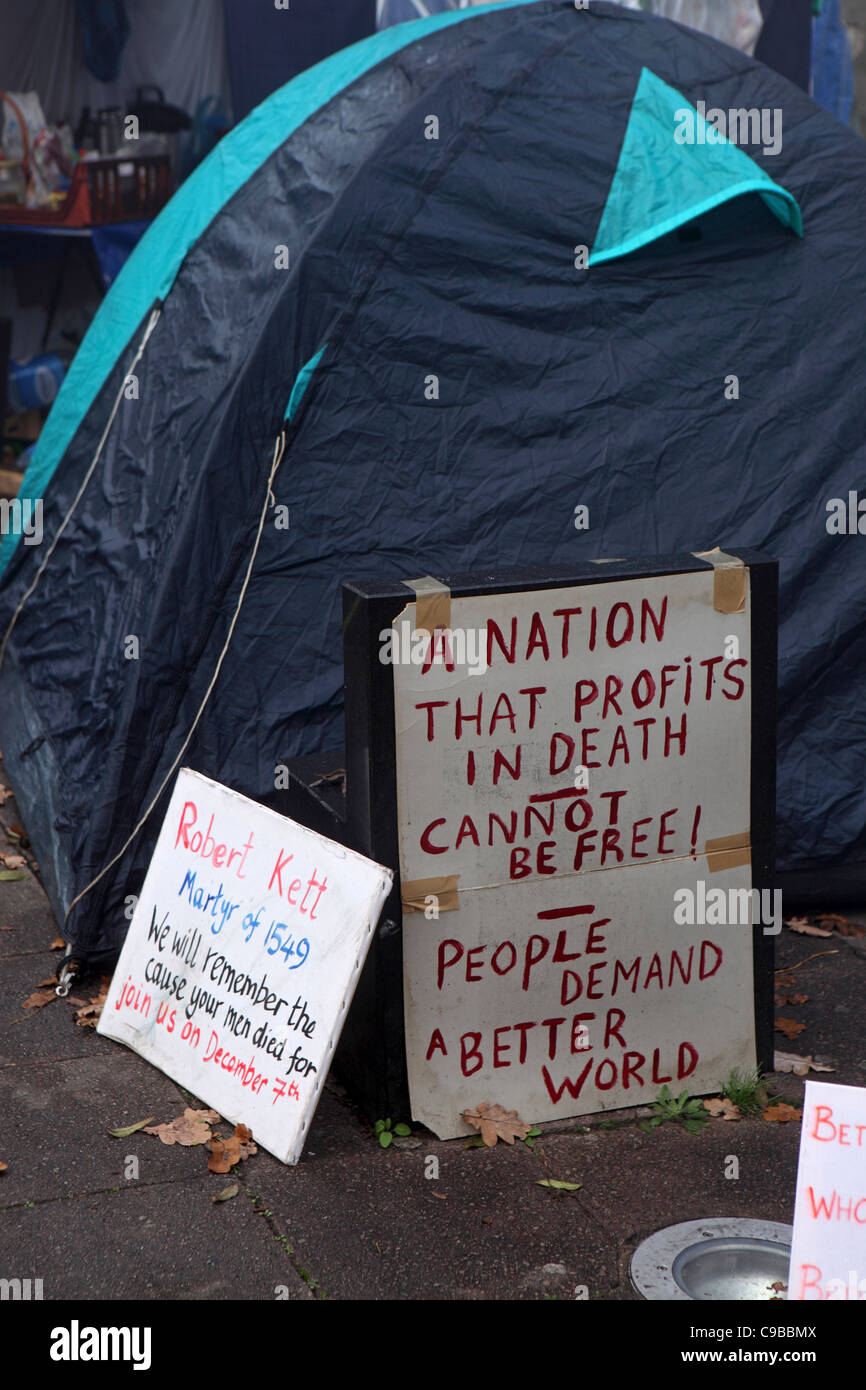 Mouvement de protestation occuper campement dans le centre-ville de Norwich UK Banque D'Images