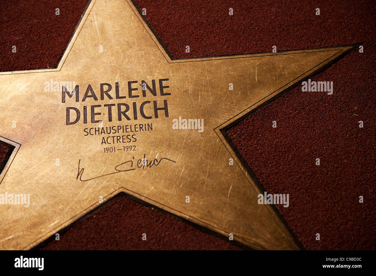 Star pour Marlene Dietrich sur le boulevard des stars à la Potsdamer Platz à Berlin ; Marlene Dietrich auf dem Boulevard der Sterne Banque D'Images