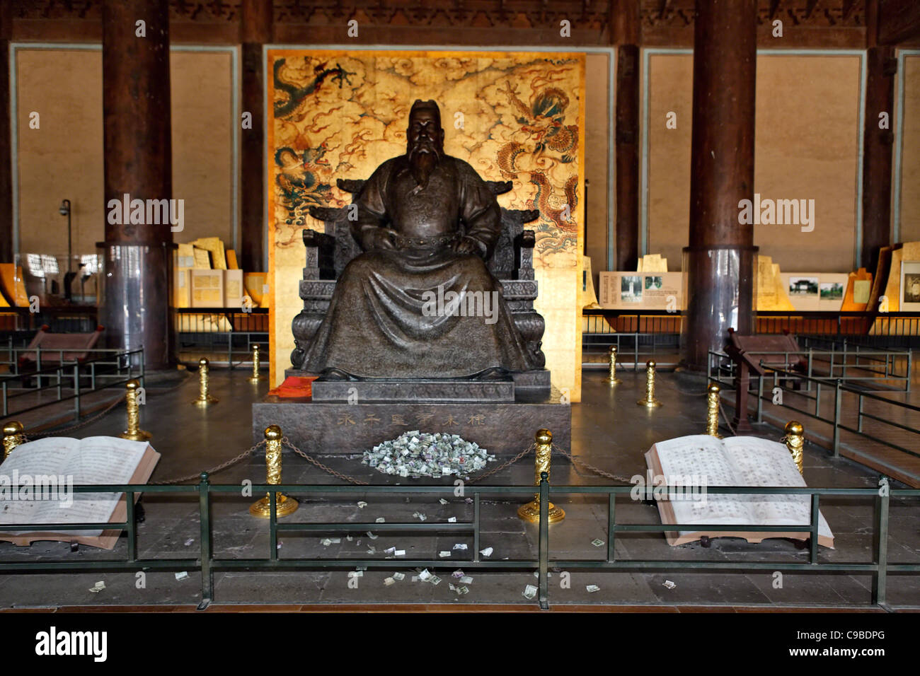 La Statue de l'empereur Yongle dans les tombeaux des Ming, Changping District, Beijing, Chine Banque D'Images