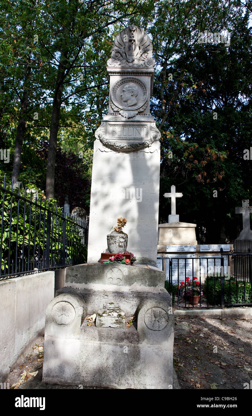 paris-le-tombeau-de-bellini-dans-le-pere-lachaise-c9bh26.jpg